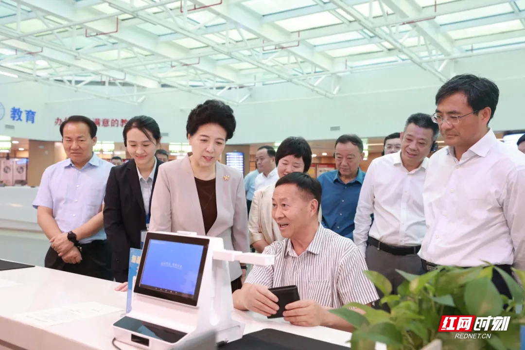 5月31日，省人大常委会党组书记、副主任乌兰赴省人社厅牵头督办人才建设和扩大就业类重点处理建议。.jpg